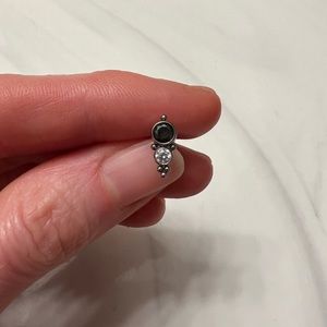 Titanium flat-back cartilage earring